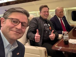 美众议院议长约翰逊晒三人合影：感谢马斯克对政府效率部的贡献